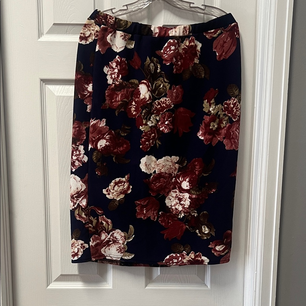 Floral Print Women's Skirt - Red and Black